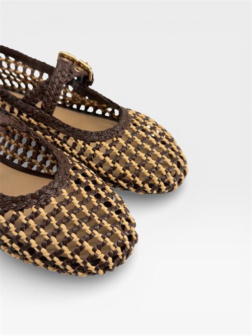 Ballerine intrecciate bicolor con cinturino INUOVO | D47003PELLE+RAFIADARK BROWN GOAT